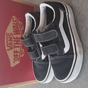 Kids size 11 vans old skool V shoes black/ true white